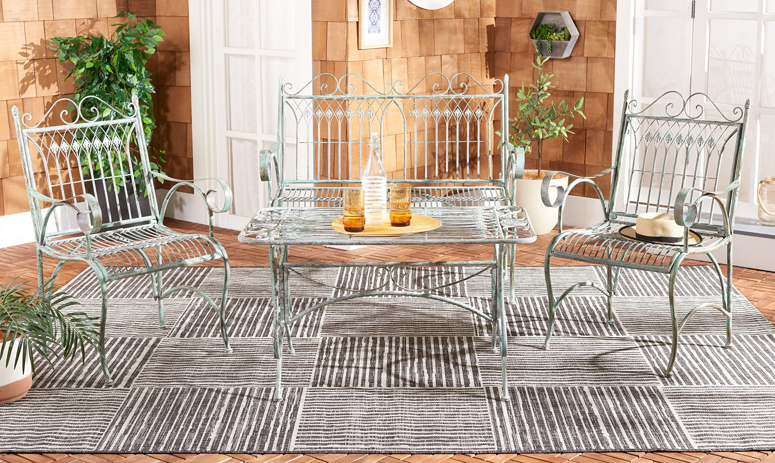 Amazon.com: SAFAVIEH Outdoor Collection Leah Victorian Scroll